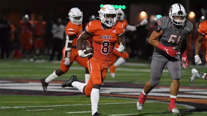 BFHS__Football's tweet image. Huge Thank you to @CoachMikeUribe and @Coach_Sully_ and @OUAZFootball for coming out to recruit our Stampede. home to Fairfax alum like @NicholsRaquain and 2020 SAC Player of the year @Shamar_Moreland.
#NextLevelStampede
#BTC