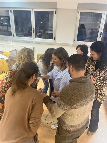 Sesión del seminario "Convivencia, bienestar y gestión emocional", esta tarde en <a href="/CIFPRIOEBRO/">CIFP RIO EBRO</a> con Sylvia Coca Herrero. 

🤝 Resolución de conflictos y gestión de emociones.

#formaciónCyL