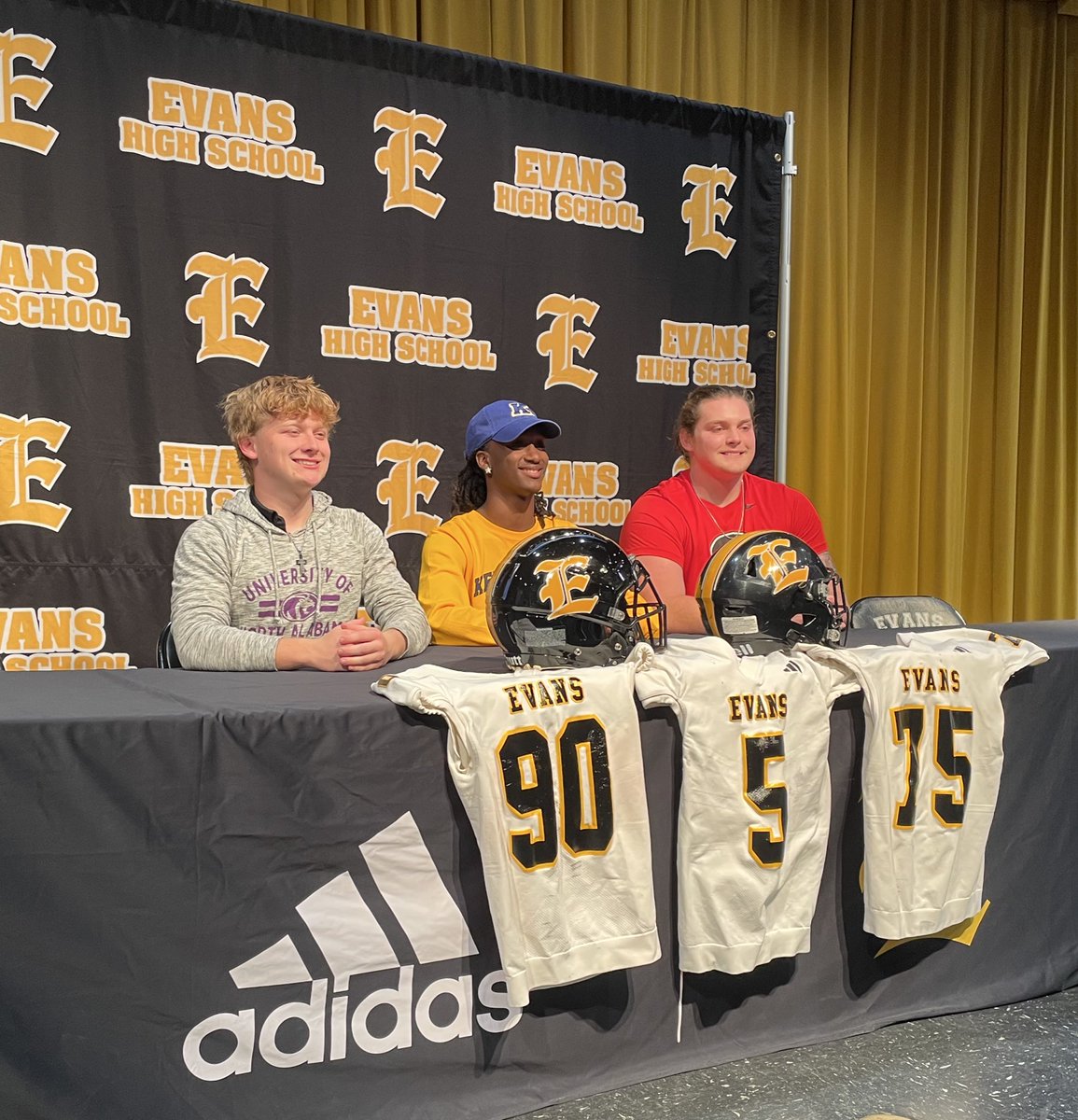 Will Cheney (@cheneyaug) on Twitter photo Three 2025 <a href="/EHSKnightsFB/">Evans Knights Football</a> signings on #NationalSigningDay (L-R):
<a href="/Tylerwallace06/">Tyler Wallace</a> (K, <a href="/UNAFootball/">North Alabama Football</a>)
<a href="/BuddyRow0001/">BuddyRow Garrer</a> (WR, <a href="/KentStFootball/">Kent State Football</a> )
<a href="/MasonShort_/">Mason Short ✞</a> (OL, <a href="/GeorgiaFootball/">Georgia Football</a>) Three 2025 <a href="/EHSKnightsFB/">Evans Knights Football</a> signings on #NationalSigningDay (L-R):
<a href="/Tylerwallace06/">Tyler Wallace</a> (K, <a href="/UNAFootball/">North Alabama Football</a>)
<a href="/BuddyRow0001/">BuddyRow Garrer</a> (WR, <a href="/KentStFootball/">Kent State Football</a> )
<a href="/MasonShort_/">Mason Short ✞</a> (OL, <a href="/GeorgiaFootball/">Georgia Football</a>)