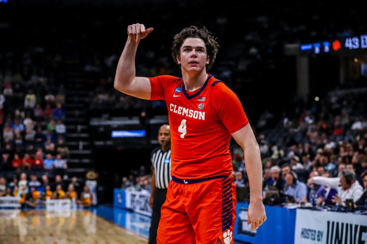 Only one men’s Division I player in the last 25 years has put up 10+ PTS, 20+ REB &amp; 4+ AST in a win against an AP Top 5 opponent: 

Clemson’s Ian Schieffelin last night. 

Thats it.