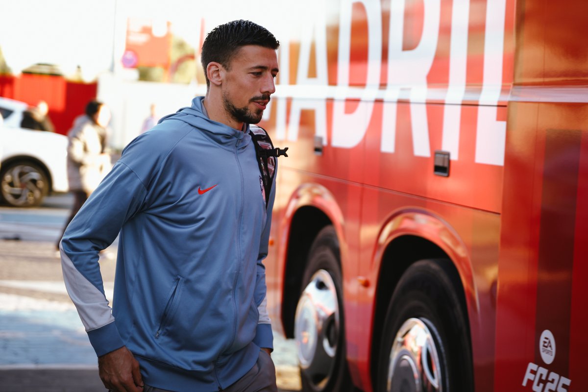 Atleti's tweet photo. A Cáceres 🚌 https://t.co/yss13YjPWE