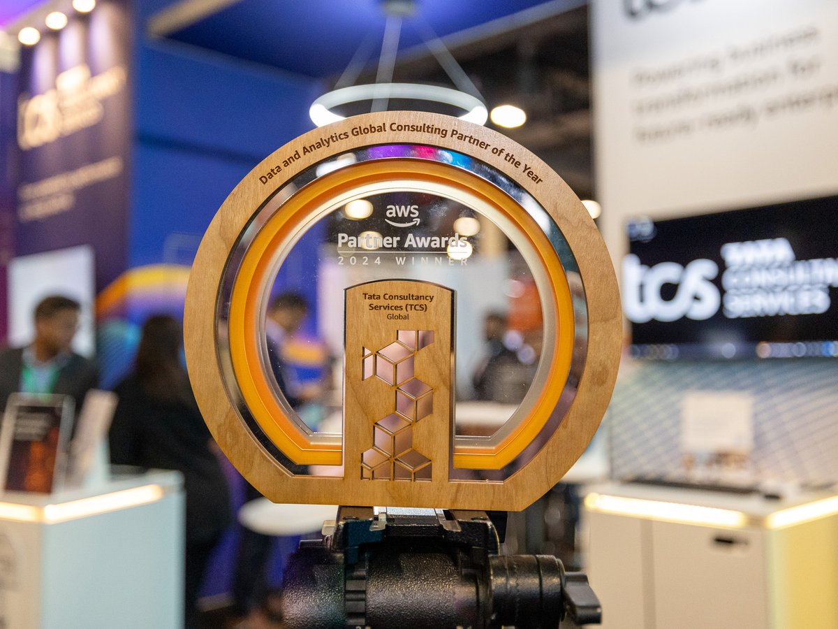 tcs_na's tweet photo. We are thrilled to be the #globalwinner of @awscloud's Data and Analytics Global Consulting Partner of the Year Award. This recognition underscores our commitment to empower customers in their data-driven transformation journey. @TCS' Data, Integration and Analytics services enable and accelerate customer value in the AWS environment.
#AWSPartners #AICloud #AWSreinvent #reinvent2024 #TCSNA