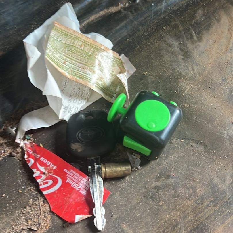 Ahora_Py's tweet photo. Tras intento de asalto a Cambios Chaco de Hernandarias logran ubicar vehículo utilizado.

Los ladrones estaban todos con armas largas, y se dieron a la fuga  luego de abandonar el vehículo. 

Todos estaban vestidos de policías 👮‍♂️ https://t.co/9Wepxq1D1g