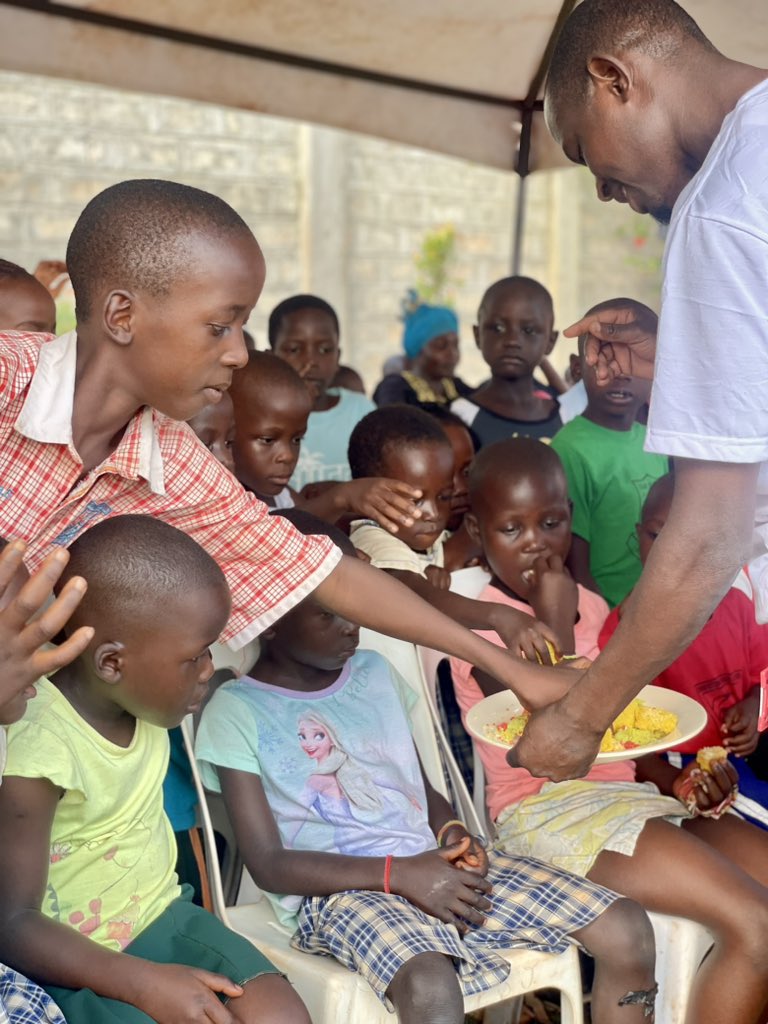 UBAUganda's tweet photo. At UBA, we believe in giving back and making a difference in the lives of those who need it most. Together, let’s continue to spread love, hope, and kindness.
#HopeForAIDSOrphans #UBAFoundation #GivingBack https://t.co/a0KrbyO4lG