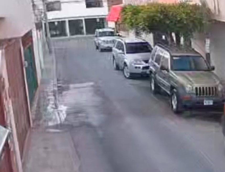 Hector_M26's tweet photo. @Interapas @Interapass tal parece q Interapas San Luis Potosí no le importa q tiren el Agua pues ya hemos mandado los vecinos fotos y videos donde la mujer esa Laura Gutiérrez Alanís calle: Ignacio Montes de Oca #202 Tequisquiapan tira sin medida el agua,facilitan video y fotos https://t.co/LDnhcmbjyb