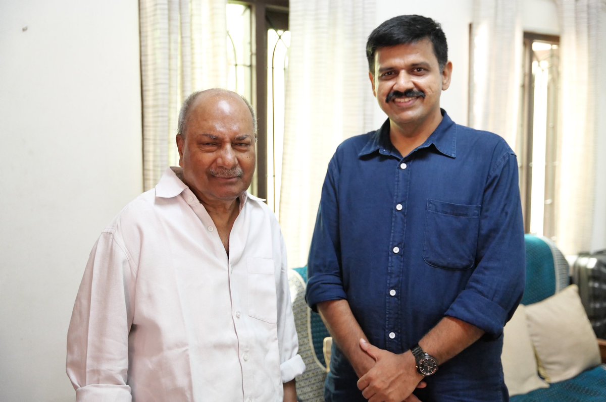 sandeepvarier's tweet image. തിരുവനന്തപുരത്തെ വസതിയിൽ മുൻ മുഖ്യമന്ത്രിയും മുതിർന്ന കോൺഗ്രസ്സ് നേതാവുമായ ശ്രീ എകെ ആന്റണിയെ സന്ദർശിച്ചു . അദ്ദേഹത്തിന്റെ അനുഗ്രഹവും ഉപദേശങ്ങളും മുന്നോട്ടുള്ള പ്രയാണത്തിൽ പ്രധാനമാണ് .