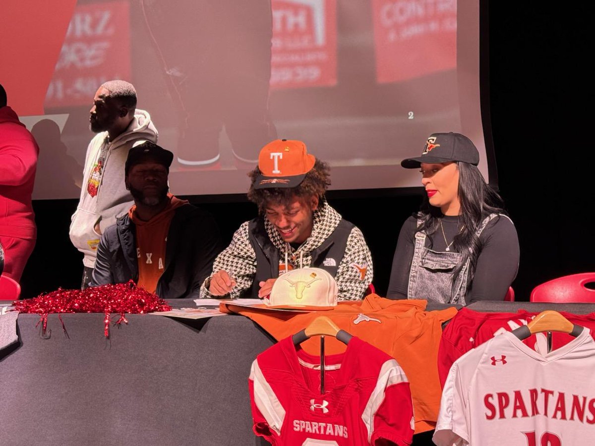 105.5 WNSP (@1055wnsp) on Twitter photo It's official, <a href="/kjlacey7/">KJ Lacey</a> has signed with <a href="/TexasFootball/">Texas Football</a>, and <a href="/AC9852/">Antonio “Big Tony” Coleman</a> has signed with <a href="/AuburnFootball/">Auburn Football</a>!
These two <a href="/SaralandHigh/">SHS</a> football stars are primed for big things at the next level, we can't wait to continue following these young men into their collegiate careers! It's official, <a href="/kjlacey7/">KJ Lacey</a> has signed with <a href="/TexasFootball/">Texas Football</a>, and <a href="/AC9852/">Antonio “Big Tony” Coleman</a> has signed with <a href="/AuburnFootball/">Auburn Football</a>!
These two <a href="/SaralandHigh/">SHS</a> football stars are primed for big things at the next level, we can't wait to continue following these young men into their collegiate careers!
