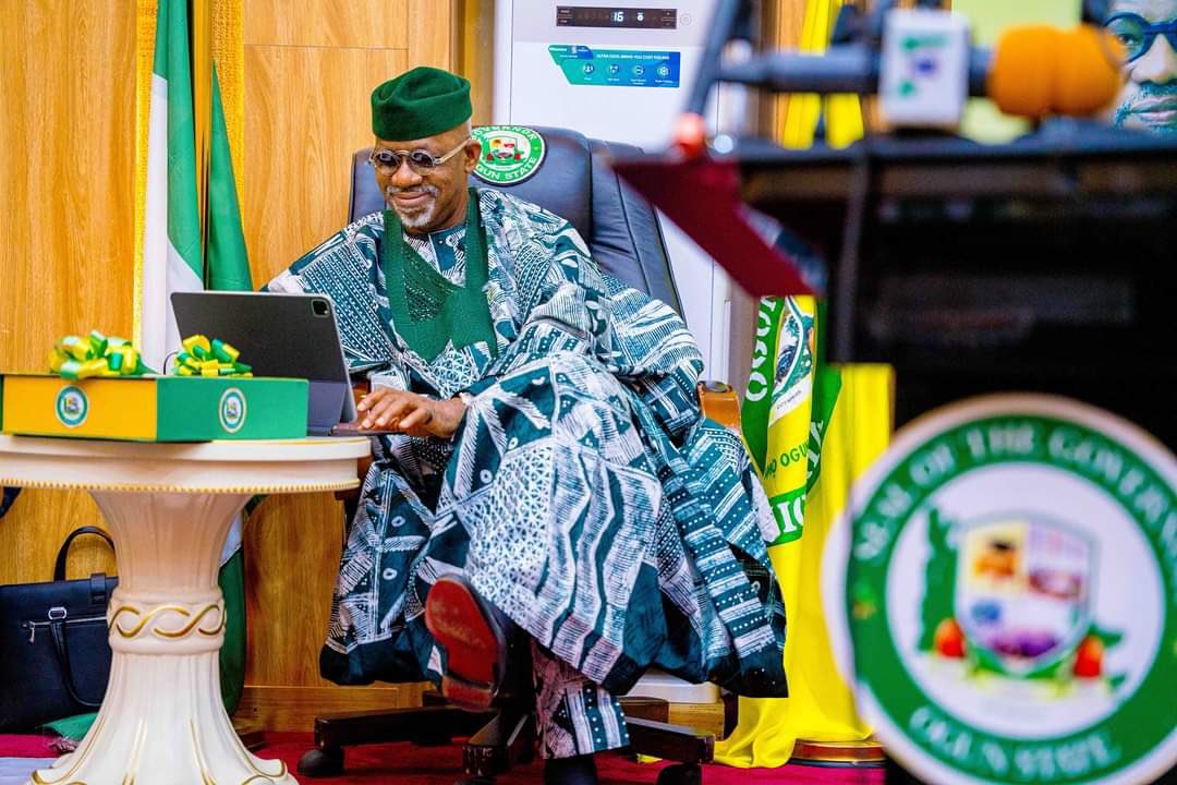 TaoFeek182's tweet photo. Ogun State Governor, Prince Dapo Abiodun, has presented a proposed 2025 budget of N1,054,542,020,147.47 to the State House of Assembly.  

The budget, titled the "Budget of Hope and Prosperity," outlines the administration's vision for the coming year. https://t.co/i1RoSkVrmn