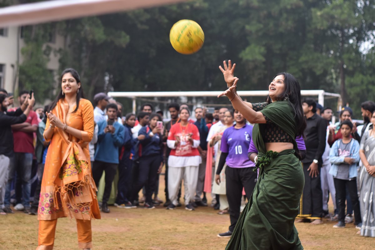 ishafoundation's tweet photo. A heartfelt thank you to @Ram_Miriyala, @iamMangli, and @HarikaNarayan for lighting up the stage at the #IshaGramotsavam state-level competitions in Telangana.

Your electrifying performances and captivating energy left the audience spellbound! We are truly grateful for the magic you brought to the stage.

#IshaFoundation #Telangana