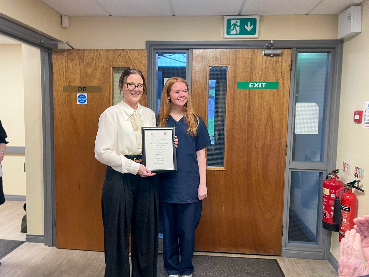 Department of Health (@healthdpt) on Twitter photo The Health Minister has announced a new GP Sub-Deanery to support medical education at <a href="/QUBelfast/">Queen's University Belfast 🎓</a> and <a href="/UlsterUni/">Ulster University</a>
Minister Nesbitt visited Coagh Medical Centre in Cookstown, where Dr Sandra Gray received the Robin Harland Prize from QUB.
➡️Read more: health-ni.gov.uk/news/health-mi… The Health Minister has announced a new GP Sub-Deanery to support medical education at <a href="/QUBelfast/">Queen's University Belfast 🎓</a> and <a href="/UlsterUni/">Ulster University</a>
Minister Nesbitt visited Coagh Medical Centre in Cookstown, where Dr Sandra Gray received the Robin Harland Prize from QUB.
➡️Read more: health-ni.gov.uk/news/health-mi…