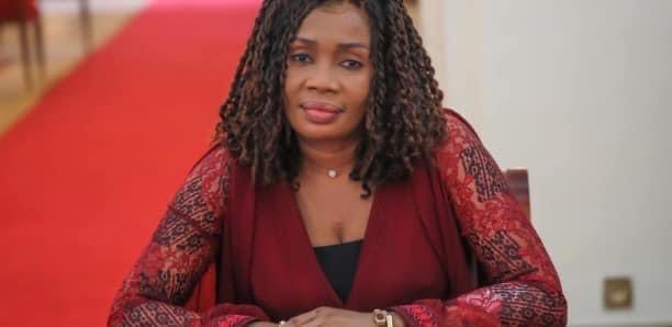 Mustaf_oficiel's tweet image. Elle n’a pas choisit d’ouvrir un salon de massage et de recruter des filles vulnérables pour les mettre à la disposition des tonton Say Say à la recherche de proie facile. 

Elle mérite le soutien de tout le peuple sénégalais