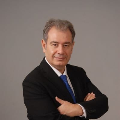 Suriye’nin kuzeyinde başlayan çete saldırılarına karşı fikrini tweet ile beyan eden Oda üyemiz hekim ve bilim insanı Dr. Cenap Ekinci’nin tutuklanması fikir özgürlüğüne tahammülsüzlüğün göstergesi olduğu gibi, çetelere laf söyletmemenin tezahürüdür. 

İfade özgürlüğü Anayasa ile