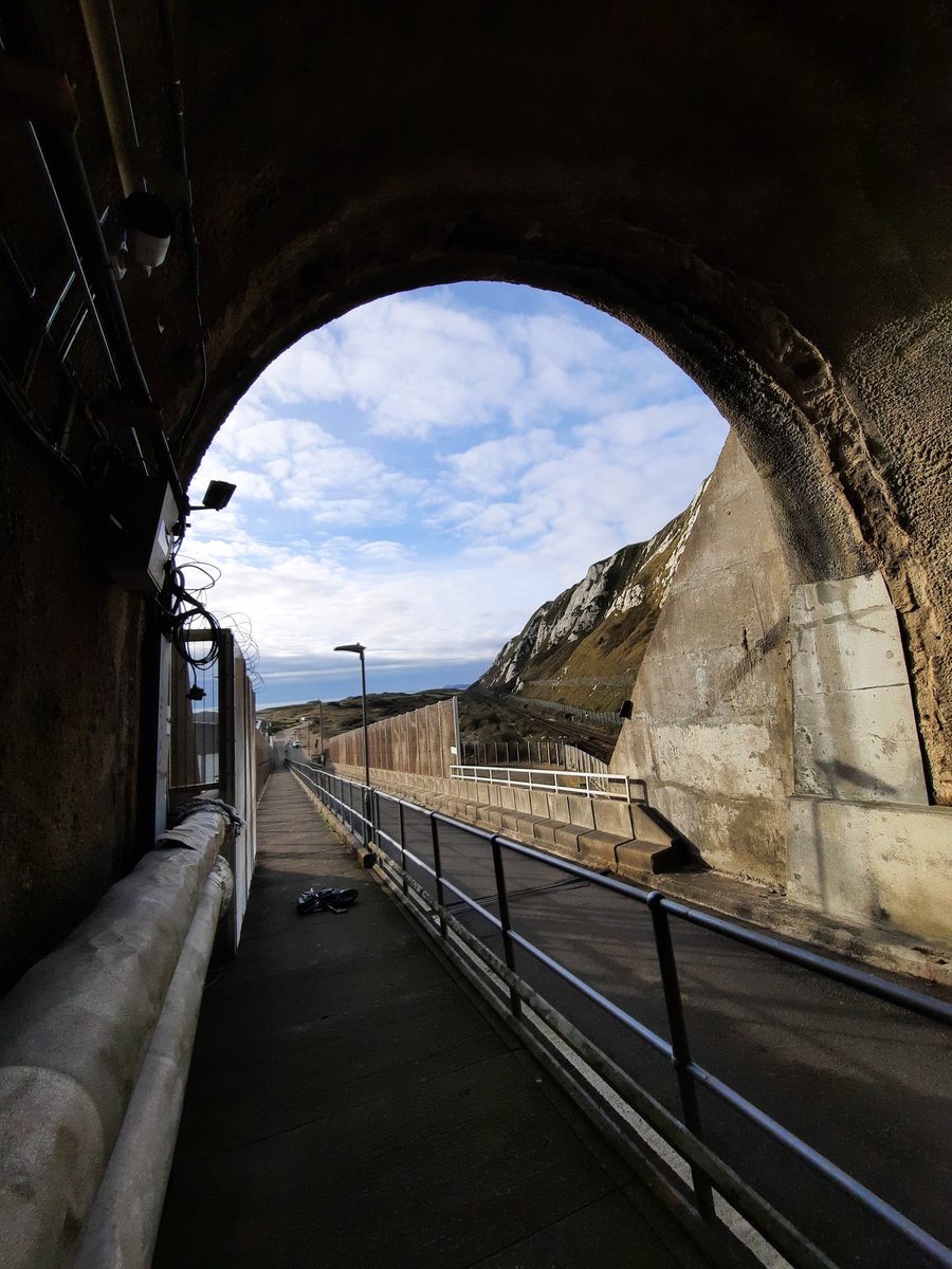 The view from the footpath as you emerge from the entrance tunnel onto Samphire Hoe.

#samphirehoe