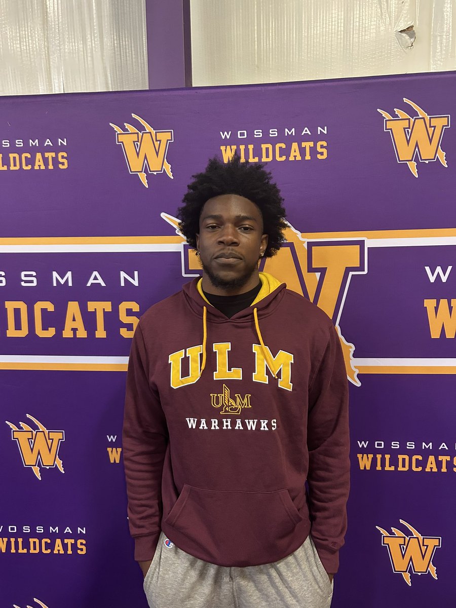 Several signings going on around the area. Will have stories coming up in a few.