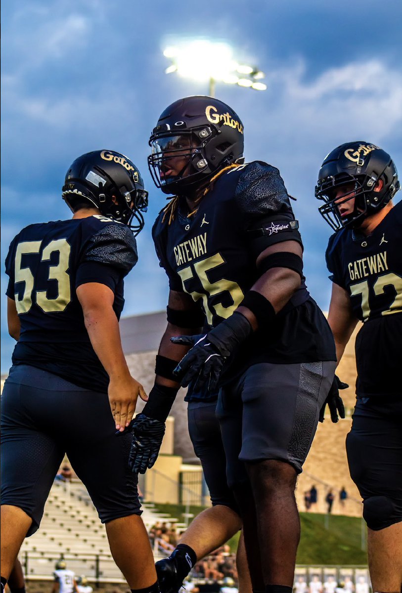 Roberson_LJ412's tweet image. TUNE IN 🌟
3x 2 way starter
2x 5a all conference Center/Dt
(6’0 270) C/o ‘26 3.6 GPA
30+ tackles
8 tfls
3 sacks
Lots of 🥞s
1 catch (25 yards)
Cell: 412-475-9291
@wpialsportsnews @coachivy1788 @CoachFulmer05 @210ths
(Junior year) hudl.com/v/2QJVhN