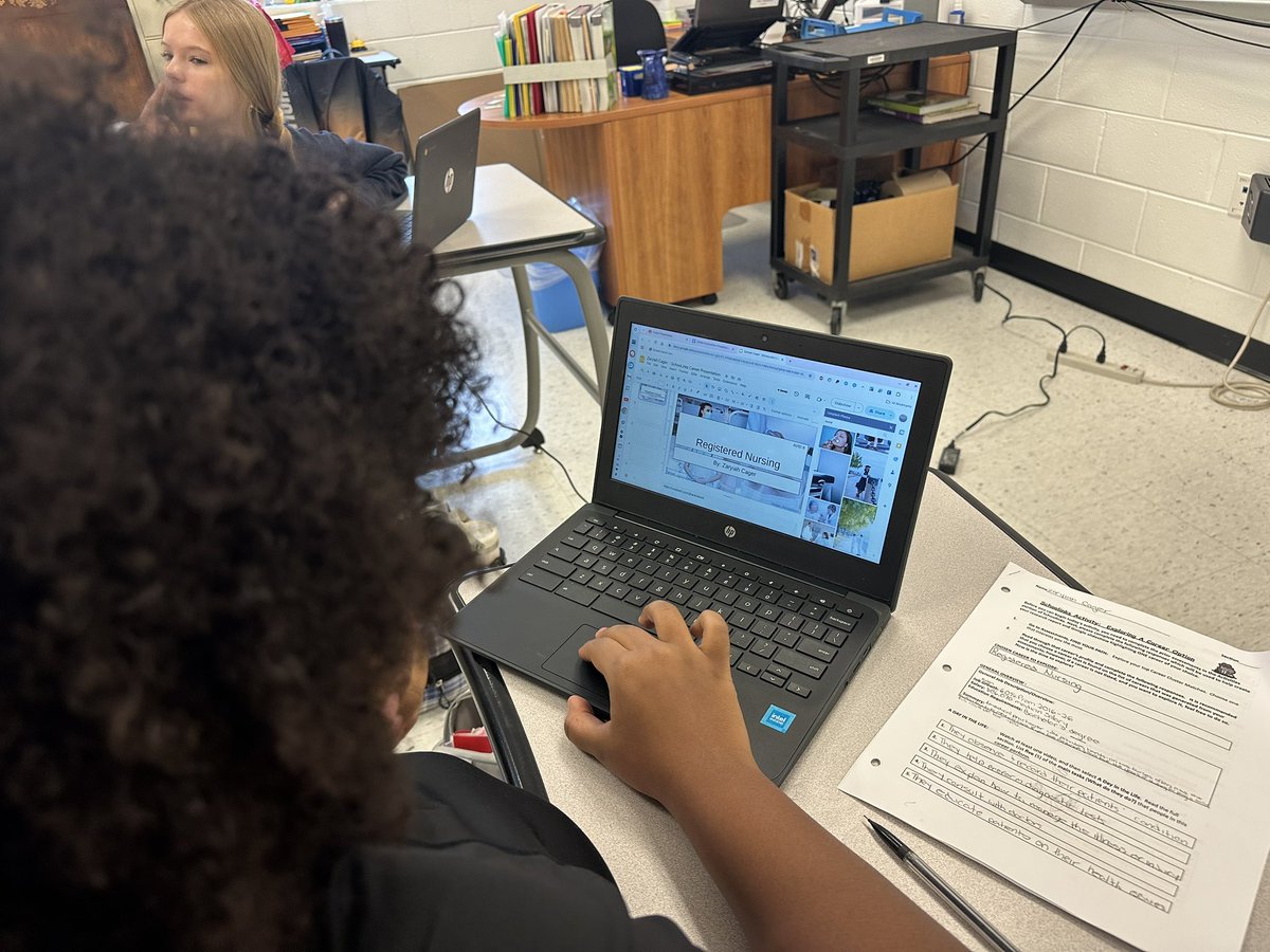 Got to visit <a href="/HHSHornets1/">Harvard High School</a> AVID9 class today! So proud of their work exploring careers and post secondary paths!!! <a href="/SchooLinks/">SchooLinks</a> is a great resource! There will be some great presentations!!!