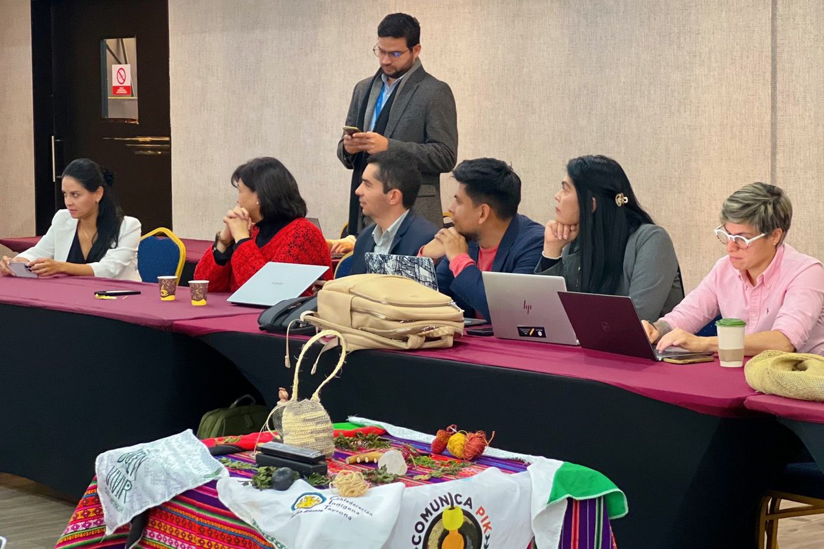 En sesión con la <a href="/concipmpc/">Comisión Nal. Comunicación Pueblos Indígenas</a>, avanzamos en el instrumento normativo para crear la Categoría de Radio Indígena. El Viceministro de Conectividad, <a href="/JuradoGabriel_/">Gabriel Jurado</a>, reafirmó nuestro compromiso con esta iniciativa clave para fortalecer las emisoras de los Pueblos Indígenas del país.