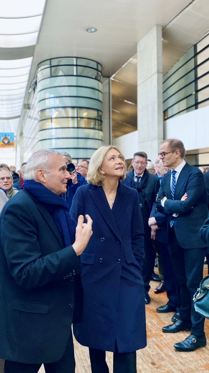 — #CeJourLà —

L'<a href="/ESIEEPARIS/">ESIEE PARIS</a> célèbre ses 120 ans !

A l’invitation des Présidents @UGustaveEiffel &amp; <a href="/CCI_Paris_IdF/">CCI Paris IdF</a> et du DG #ESIEE, Dominique Perrault et <a href="/vpecresse/">Valérie Pécresse</a>, Présidente <a href="/iledefrance/">Région Île-de-France</a>, ont dévoilé la plaque Architecture contemporaine remarquable, distinction du <a href="/MinistereCC/">Ministère de la Culture 🇫🇷</a>
