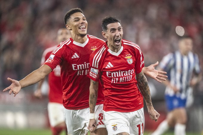 SL Benfica players celebrate.