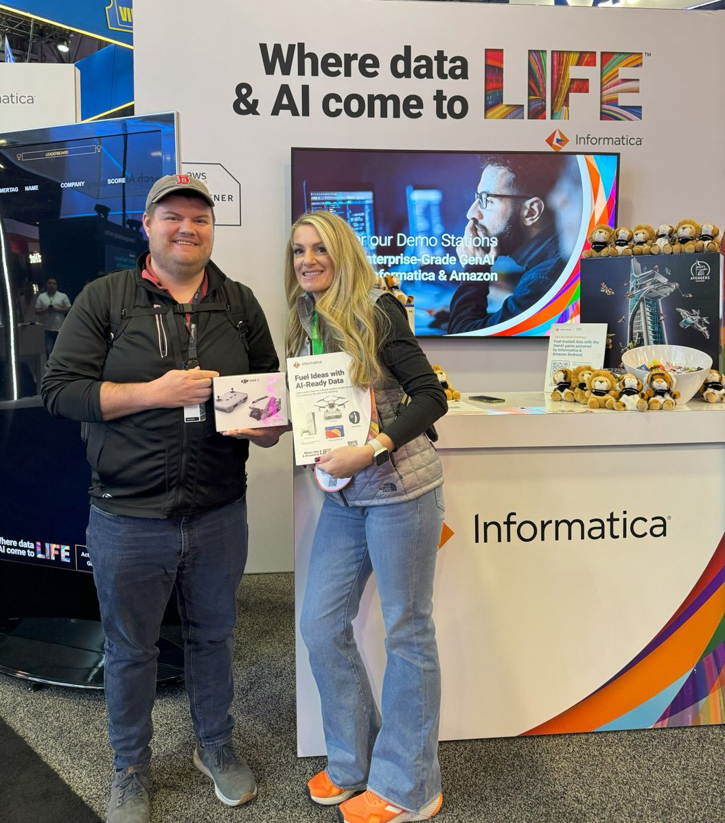 Informatica's tweet image. The first half of #AWSreInvent has been a blast!
We're geared up and ready for day three. On today's agenda...
📰Share this morning's news with @AWS
👩💻Women in Data Event
🎁Booth #1432 fun in the Expo
🎤Theater sessions
See you around!
#AWS_Partner
