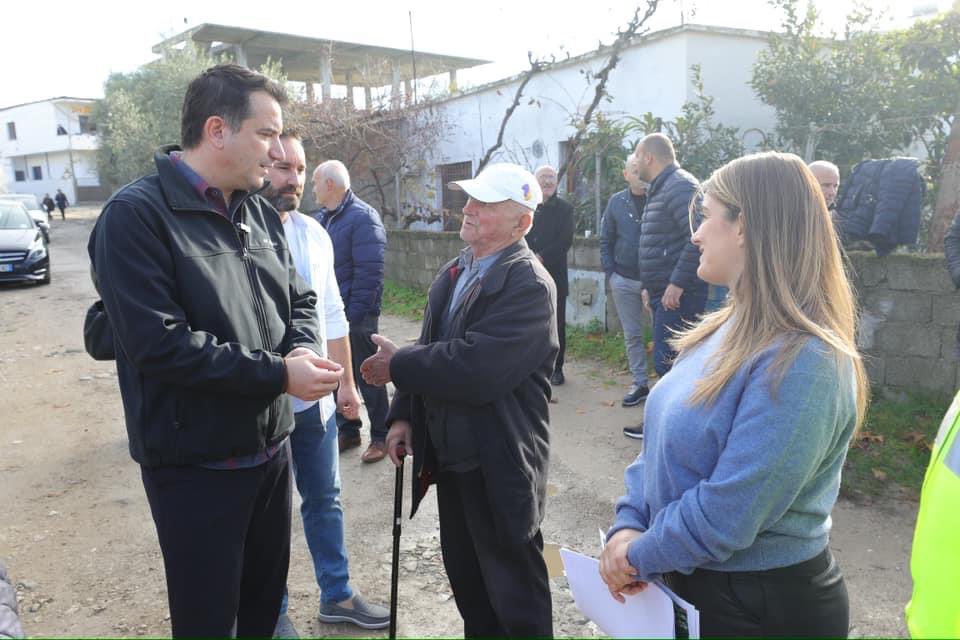 Lagjja e Balshajve po transformohet! 💪🏻

Nga periferia në një zonë model me të njëjtën cilësi si qendra e Tiranës. ✨ Urbanizim, ndriçim, kanalizime – gjithçka që rrit vlerën e shtëpive dhe cilësinë e jetës për banorët. 🧑‍🧑‍🧒‍🧒🏡