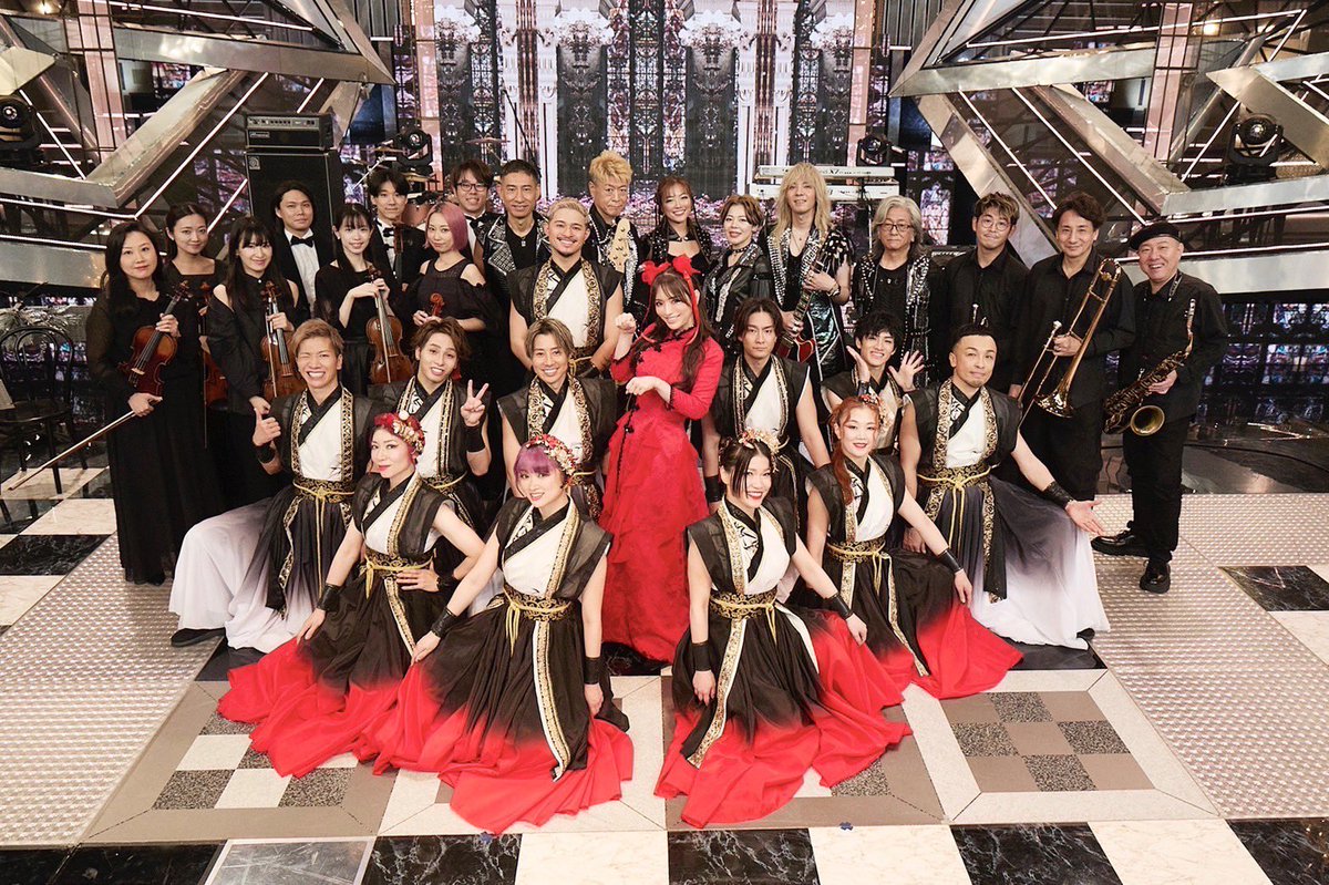 mido_midoringo's tweet image. FNS歌謡祭 第1夜💃
有難うございました!!✨✨
歴史ある素晴らしい番組に出演させて頂いて、あゆちゃんの作る唯一無二の本気のエンターテイメントに参加させて頂けて本当に光栄でした!💎
#ayumihamasaki
#FNS歌謡祭