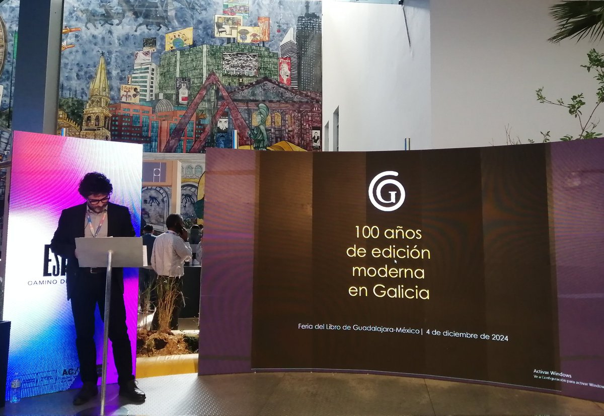 EditorasGalegas's tweet photo. Nestes momentos a FIL Guadalaxara acolle a conferencia e o acto de presentación da edición bilingüe do libro 📗 100 años de edición moderna en Galicia, a cargo do presidente da AGE, Henrique Alvarellos. https://t.co/8XDriyF57O