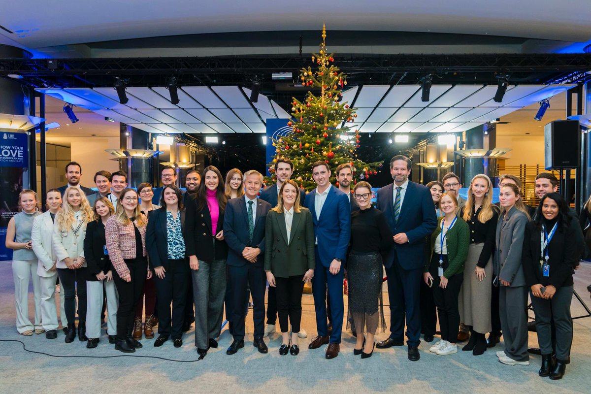 Anja Mayer (@ajimayer) on Twitter photo For 27 years, #Austria has presented an Austrian #Christmas tree to the <a href="/Europarl_AT/">Europaparlament</a> to ring in the festive season 🎄. Yesterday, <a href="/EP_President/">Roberta Metsola</a> <a href="/RobertaMetsola/">Roberta Metsola</a> joined the Austrian <a href="/EPPGroup/">EPP Group</a> delegation to inaugurate this year’s tree from Lower Austria. 🇦🇹🇪🇺 For 27 years, #Austria has presented an Austrian #Christmas tree to the <a href="/Europarl_AT/">Europaparlament</a> to ring in the festive season 🎄. Yesterday, <a href="/EP_President/">Roberta Metsola</a> <a href="/RobertaMetsola/">Roberta Metsola</a> joined the Austrian <a href="/EPPGroup/">EPP Group</a> delegation to inaugurate this year’s tree from Lower Austria. 🇦🇹🇪🇺
