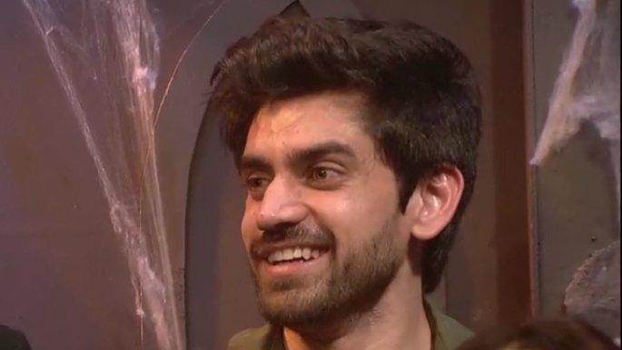 bigboss202011's tweet photo. Have you ever seen a more uglier smile/laugh than this??? All his evil ugliness comes out when he smiles/laughs
#bb18 #biggboss18 #AvinashMishra #KaranveerMehra https://t.co/5Ih43D86Q8