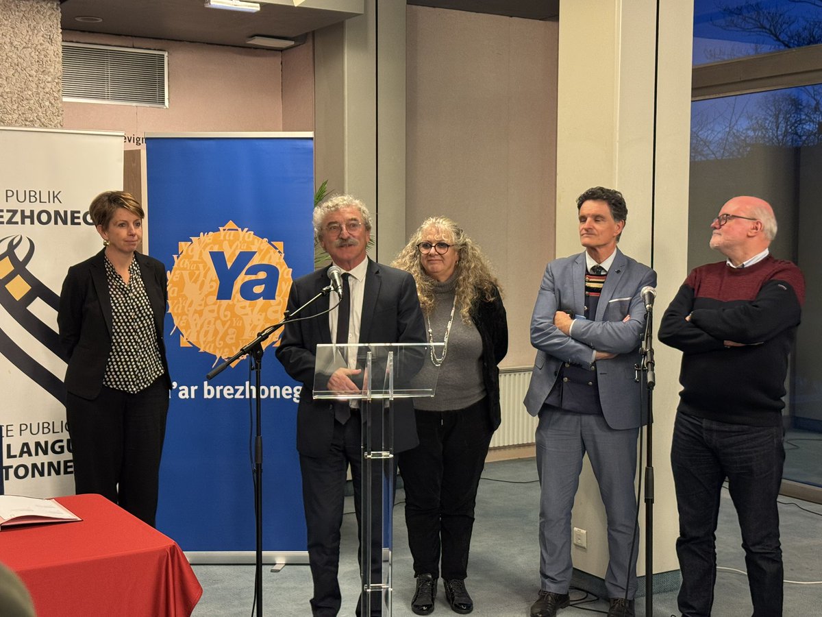 Emañ departamant Il-ha-Gwilen o paouez sinañ ar garta Ya d'ar #Brezhoneg ! Gourc'hemennoù d'ar bez-prezidant e karg deus ar bolitikerezh yezh @Denezmarchand, ur bazenn a-bouez zo bet graet war hent adperc'hennañ hor Yezh ! Peadra da aweniñ strollegezhioù all an departamant #Bzhg