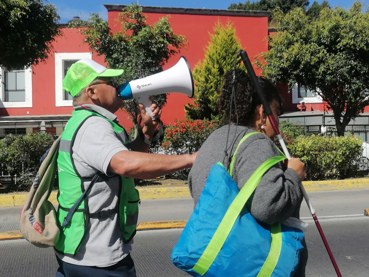 quorum_mx's tweet photo. 👩🏾‍🦯✊🏽⚖️ Con panderos, matracas y consignas de #justicia personas con #discapacidadvisual de #ACRIP salieron a las  calles de #Puebla exigiendo a autoridades municipales y estatales el respeto a sus derechos, sobre todo de #movilidad .
📷Aurora Valderrábano https://t.co/mZWrtnt94E