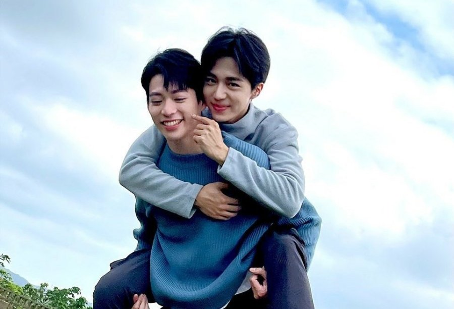 KdramaTiti's tweet photo. Jour 4 : Un pairing que vous voulez revoir et dans quel genre ?
Mes chouchous de #PlusAndMinus : Max Lin et Shi Cheng Xuan
On a eu droit au friends to lovers, pourquoi pas un ennemies to lovers, toujours dans le monde du travail ?
#BlueXMasWithBLFrance https://t.co/kb9ueiEodE