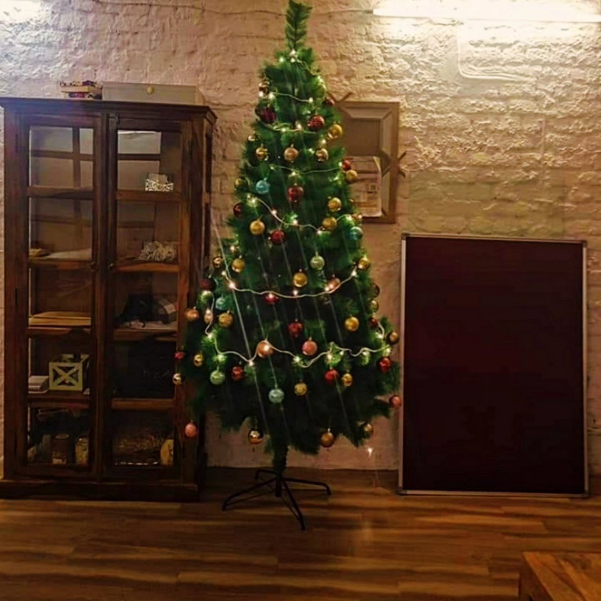 swatisharma_ss's tweet photo. Christmas vibes arrive in the office. Favourite time of the year 🎄🎁❄️🌟

#wednesdayfeelings 
#ChristmasCountdown https://t.co/zhaeQC37Rl