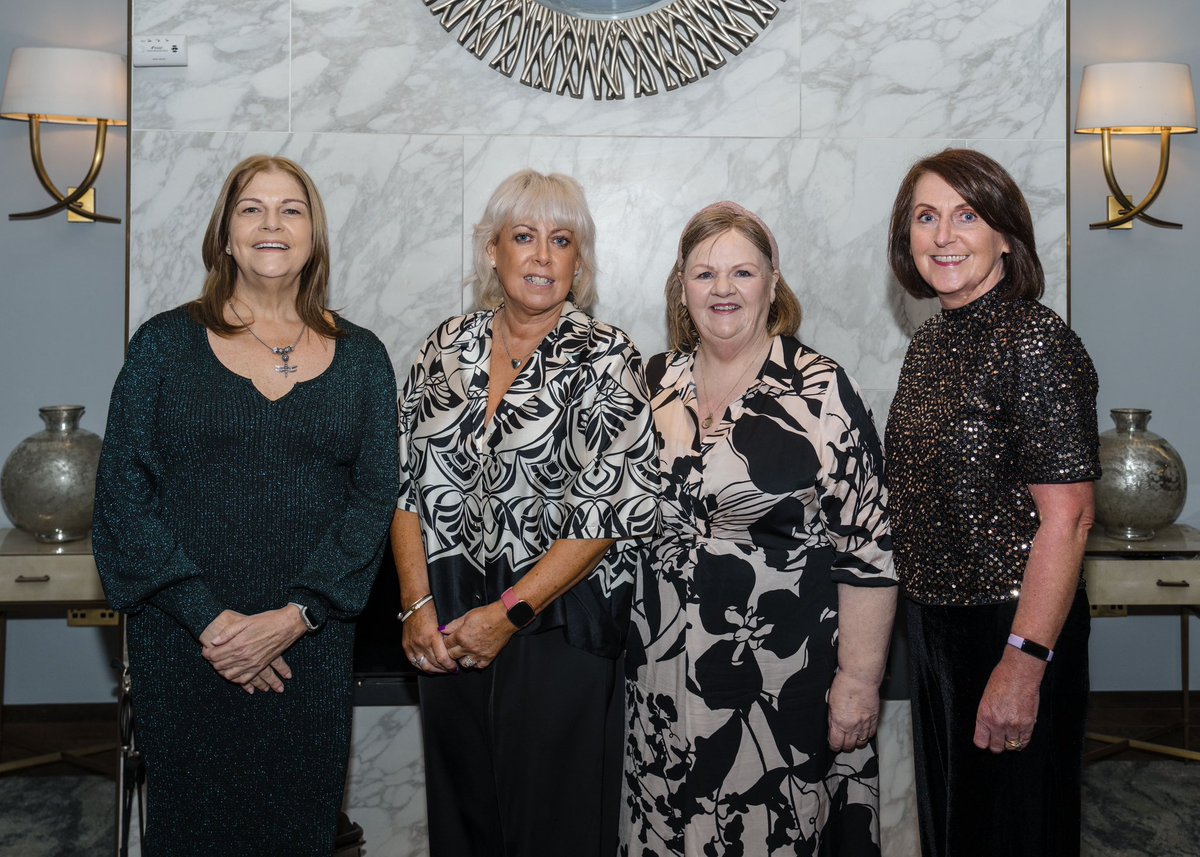 What a lovely afternoon to spend <a href="/Evergladeshotel/">Everglades Hotel</a> for festive afternoon tea 🎄☕️