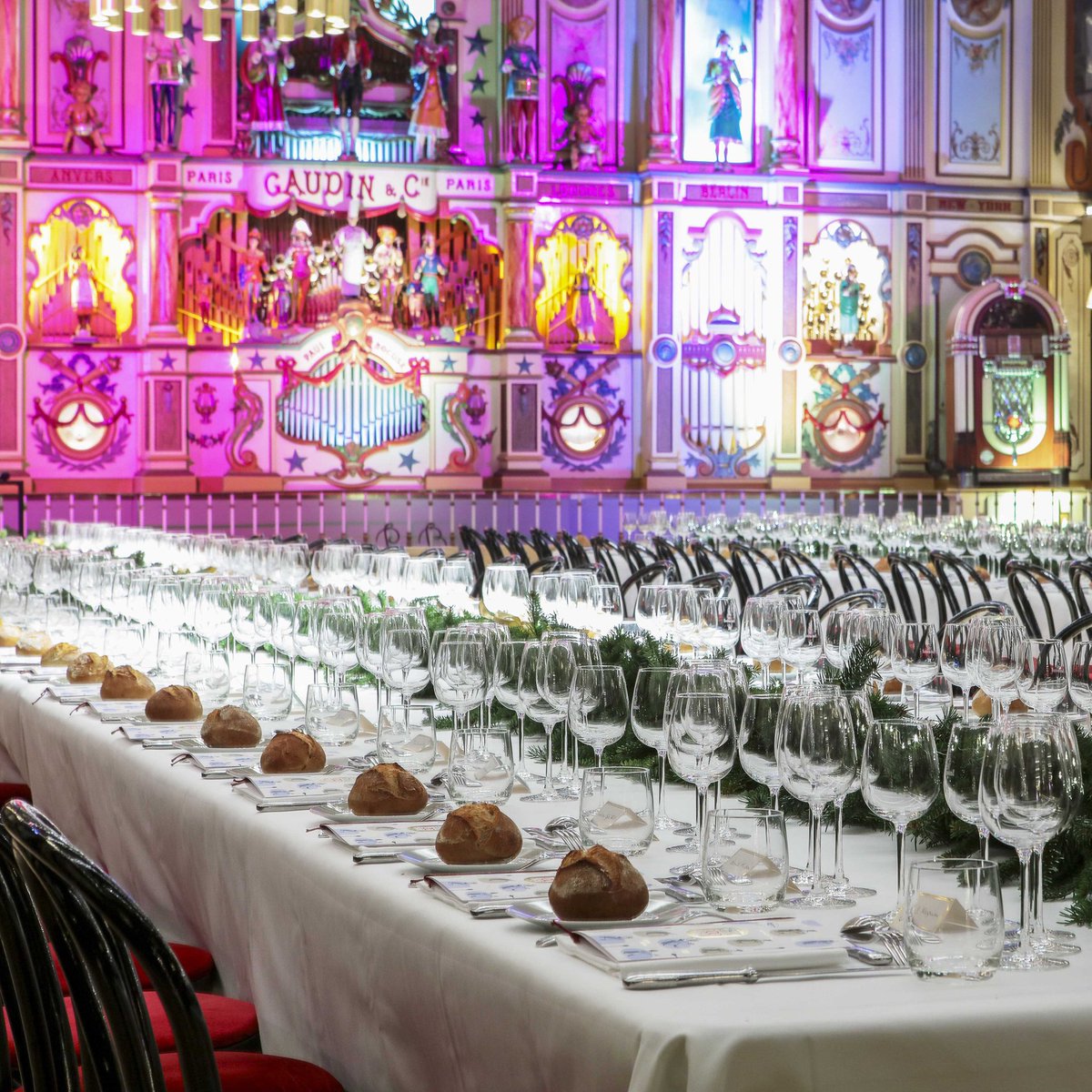Retour en images sur la 33ème édition des Accabailles, organisée dimanche dernier à l’Abbaye de Collonges à Lyon. Les Crus Classés de Graves et restaurateurs étoilés conviés à ce dîner exceptionnel, ont rendu hommage à Paul Bocuse, figure incontournable de la cuisine française.