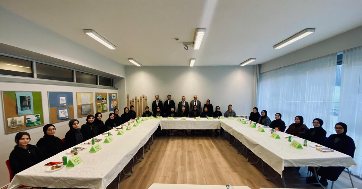 TC_Bagcilar's tweet photo. Kaymakamımız Abdullah UÇGUN, gençlerimizin bilinçli ve güçlü bireyler olarak yetişmelerini hedefleyen #GençlerleBaşbaşa Projesi kapsamında öğrencilerimizle bir araya gelmeye devam ediyor. 

📍Hızır Reis Kız Anadolu İmam Hatip Lisesi https://t.co/YPyCbuTkSc