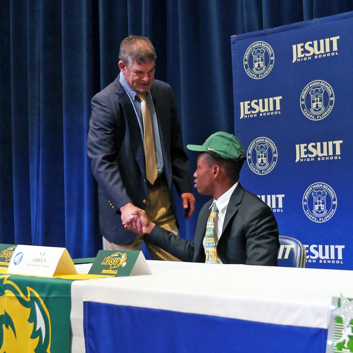 Jesuit Tigers Football (@jesuittigers_fb) on Twitter photo Congratulations, <a href="/sj_thefuture/">SJ Green</a> and <a href="/JAT_2025/">Justin Thurman-THURMANATOR ™️</a>!
Justin Thurman '25 --> <a href="/KU_Football/">Kansas Football</a>
S.J. Green '25 --> <a href="/NDSUfootball/">NDSU Football</a>
#AMDG #GoTigers #JesuitFootball Congratulations, <a href="/sj_thefuture/">SJ Green</a> and <a href="/JAT_2025/">Justin Thurman-THURMANATOR ™️</a>!
Justin Thurman '25 --> <a href="/KU_Football/">Kansas Football</a>
S.J. Green '25 --> <a href="/NDSUfootball/">NDSU Football</a>
#AMDG #GoTigers #JesuitFootball