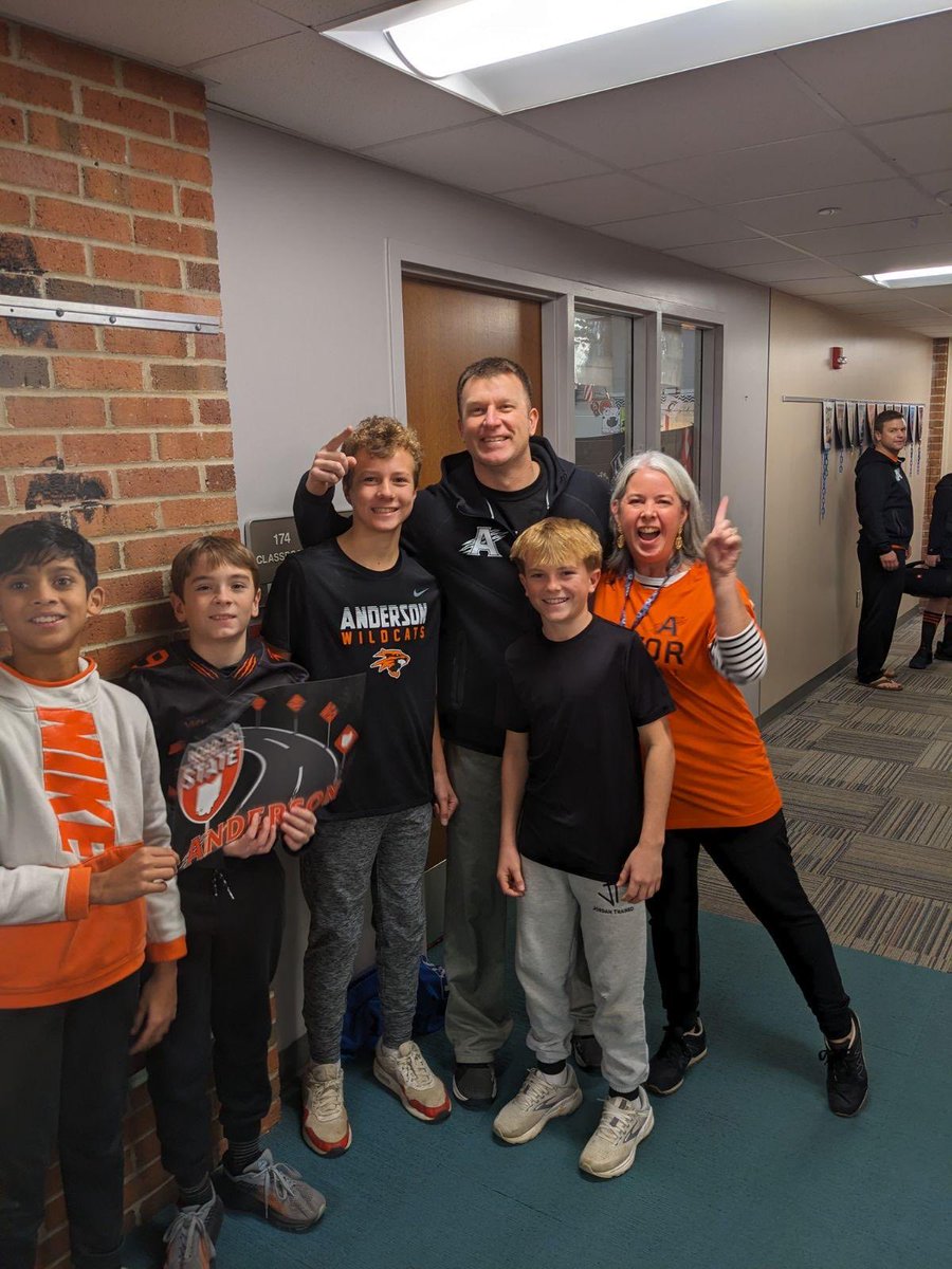 CoachEvanDreyer's tweet photo. Ayer Elementary did not disappoint!! ⁦@FHSchools⁩ gave our team an incredible day!! #WorkWins #KeepChasingGreatness https://t.co/xhlqnIqkox