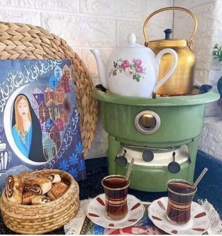 ويبقى شيئ من عبق الماضي عالقا بنا رغم الزمن شيى تعجز يد النسيان ان تطاله ،،،مساء الحنين