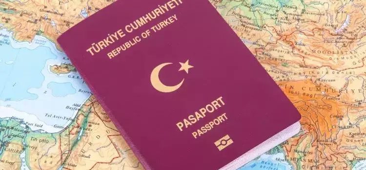Türkiye Cumhuriyeti pasaportu taşıyanların vize çilesi, kuyruğu dayanılmaz boyutlarda, reddedilen, yanıtsız bırakılan başvuru çok yüksek.
Vizesi olanların kapılarda karşılaştığı muamele onur kırıcı.
İlgili bakanlıklar ve makamlar bu konuyu öncelikli ve acil olarak ele almalı.