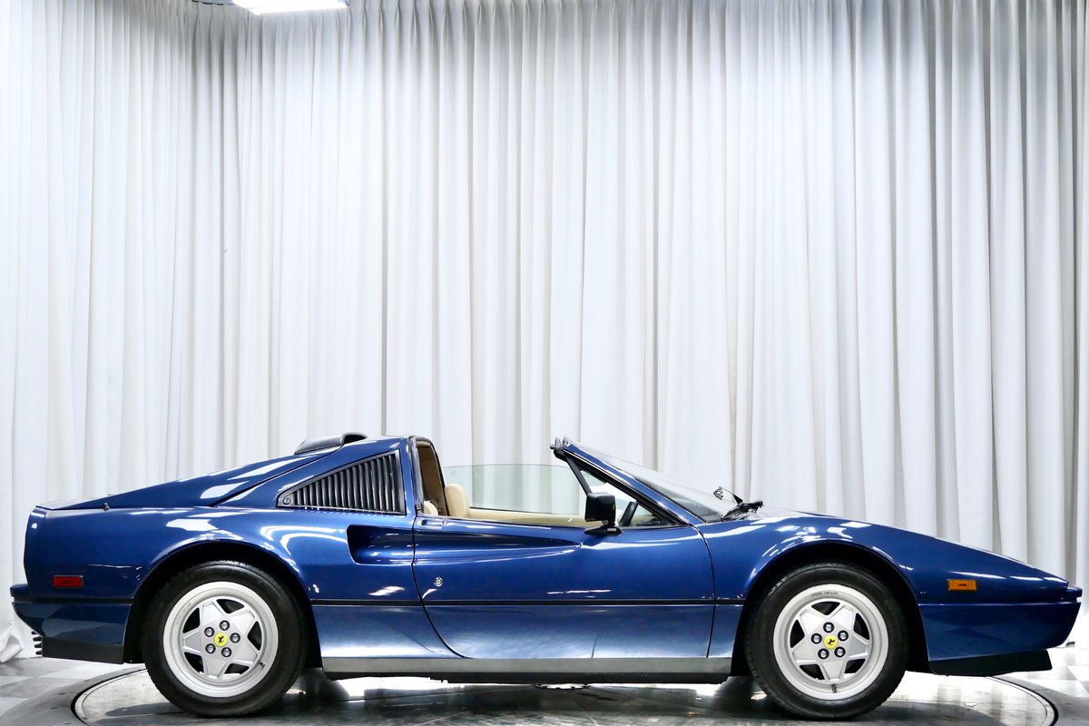 MarshallGoldmBH's tweet image. This 1989 Ferrari 328 GTS is a showstopper! With a 3.2L V8, the legendary gated 5-speed manual, and upgrades like ABS, revised suspension, and those sleek convex wheels, this final-year 328 is driving perfection. #FerrariFun #Icon 

🔗: bit.ly/3ODw8bl