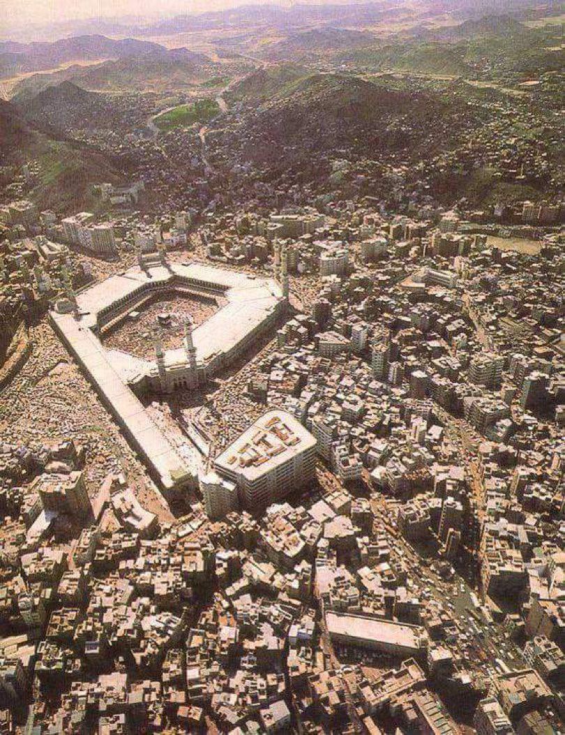 عن أبي هريرة رضي الله عنه قال: كان رسول اللهﷺ يقول: " اللهم أصلح لي ديني الذي هو عصمة أمري، وأصلح لي دنياي التي فيها معاشي، وأصلح لي آخرتي التي فيها معادي، واجعل الحياة زيادة لي في كل خير، واجعل الموت راحة لي من كل شر " رواه مسلم