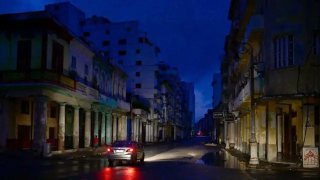 AbrahamMesa2003's tweet photo. #Cuba enfrenta por tercera vez en menos de 2 meses la desconexión total del Sistema Eléctrico Nacional #SEN, informó en la madrugada de este miércoles 4 de diciembre la @OSDE_UNE a través de un comunicado https://t.co/mypXGJshNq