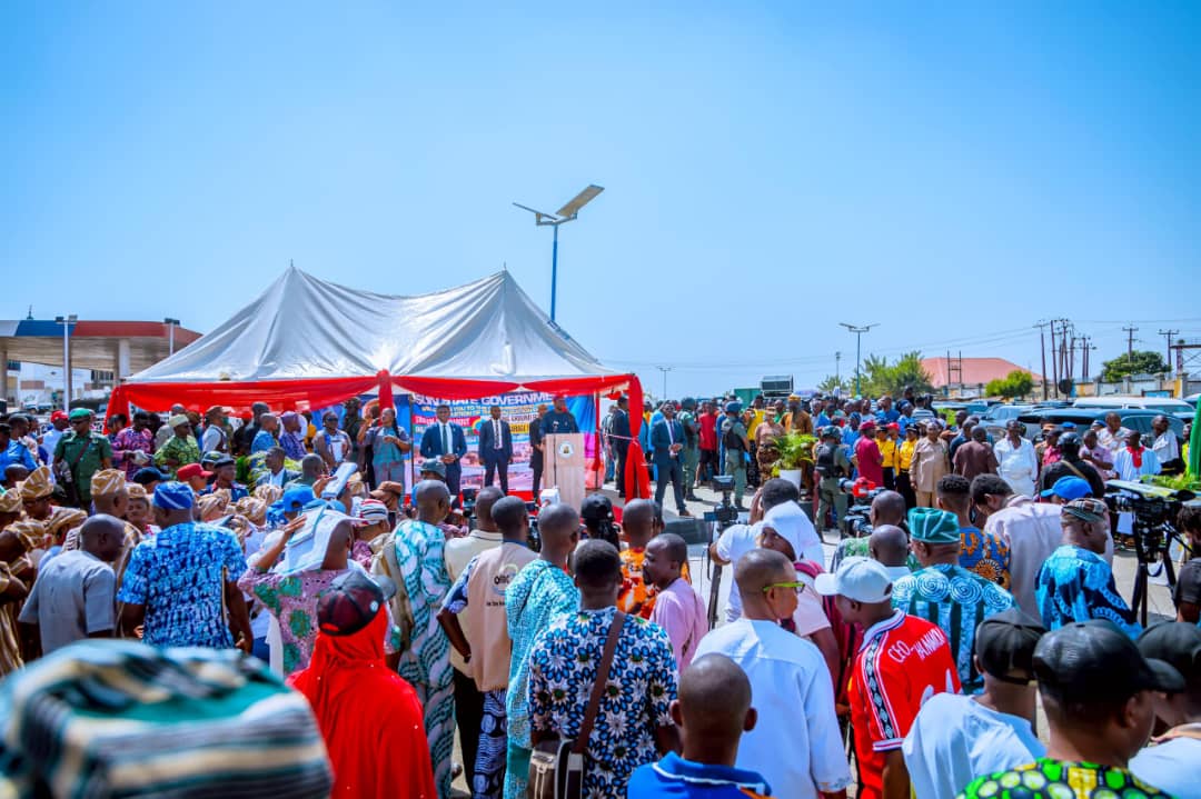 laycon210's tweet photo. “In this southwest, only Governor Adeleke and myself are the true progressives. So we will continue to lead the pack and provide good leadership to our people”
Governor Seyi Makinde at the official commissioning of East Bypass Ringroad, Osogbo.
#adelekemidtermscorecard
#Imole https://t.co/LHOMf1O0mQ