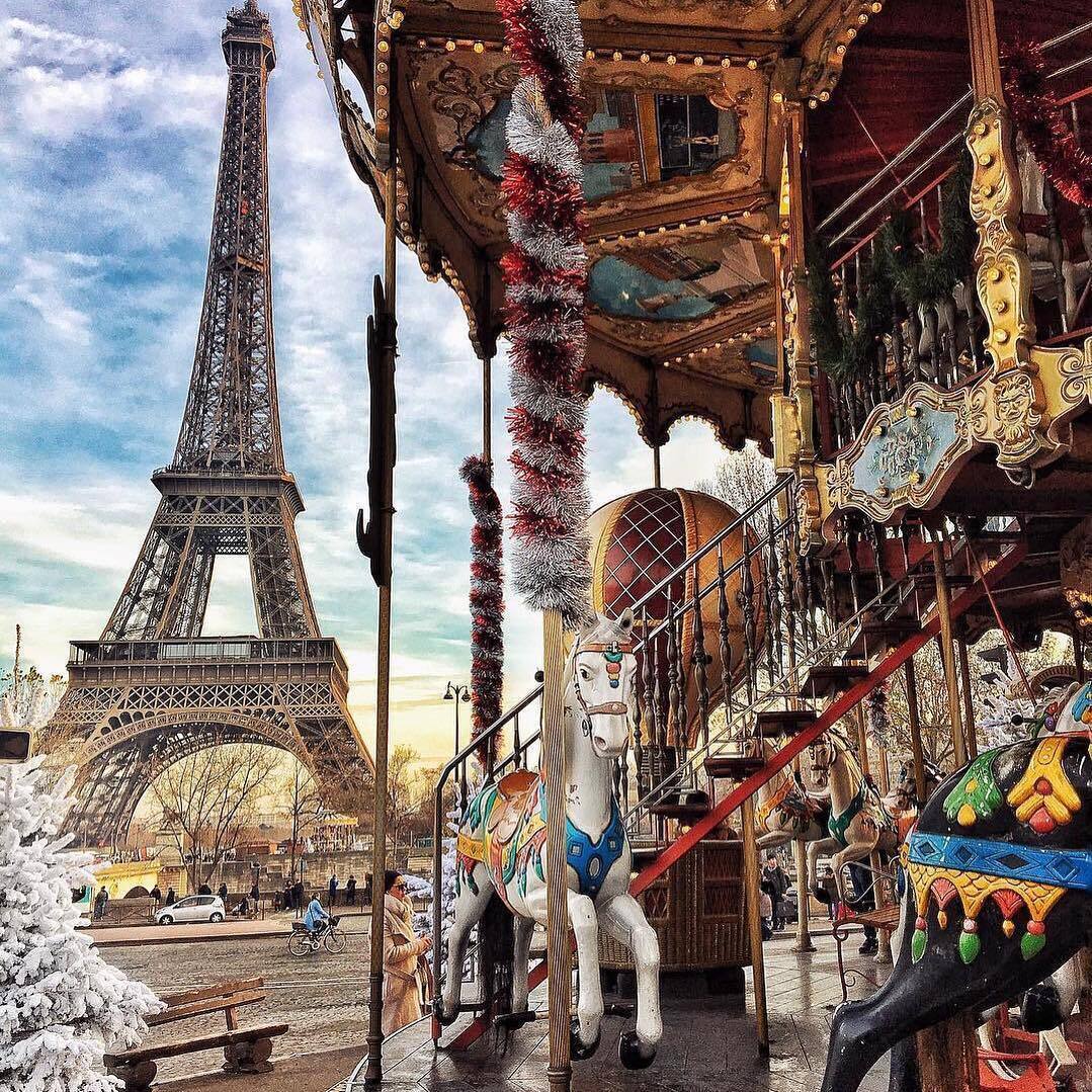 🎄 Xmas markets calendar 🎄 
 ✨ Jardin des Tuileries &amp; ✨ Saint Germain des Prés
Until 1 January
✨ Notre Dame de Paris
Until 25 Decembre 
✨ Montmartre Christmas market
Until 7 January
✨ La Villette
23 - 29 December 
📷 @reginabrus #visitparisregion #explorefrance