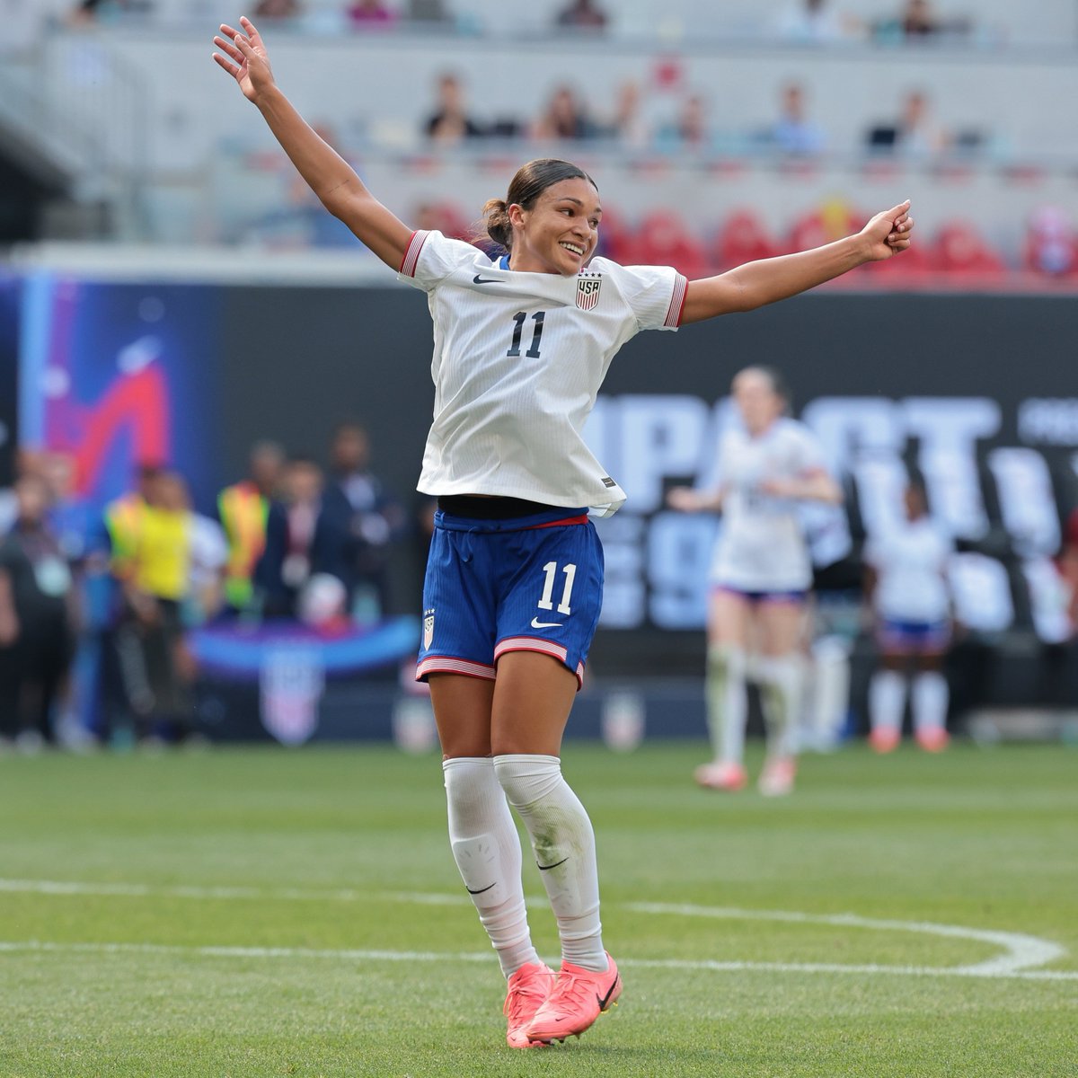 ThornsFC's tweet photo. No. 11 for 🇺🇸 No. 1 in our ♥️

Time to vote for @sophsssmith for @ussoccer's Female Player of the Year! 

🗳️ Voting closes 12/13 at 9:59pm PT: https://t.co/Y9WqjX70QM https://t.co/BqFTDNDdtZ