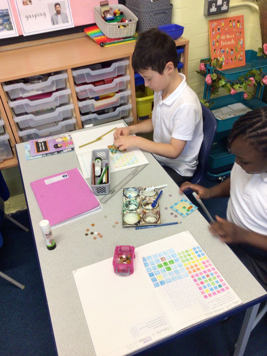 PelhamYear3's tweet photo. Today in art we made our own Roman inspired mosaics ⬛️🟪🟨🟧🟦🟩 @PelhamPrimary_ @trustilluminate https://t.co/faUBbbMVQl