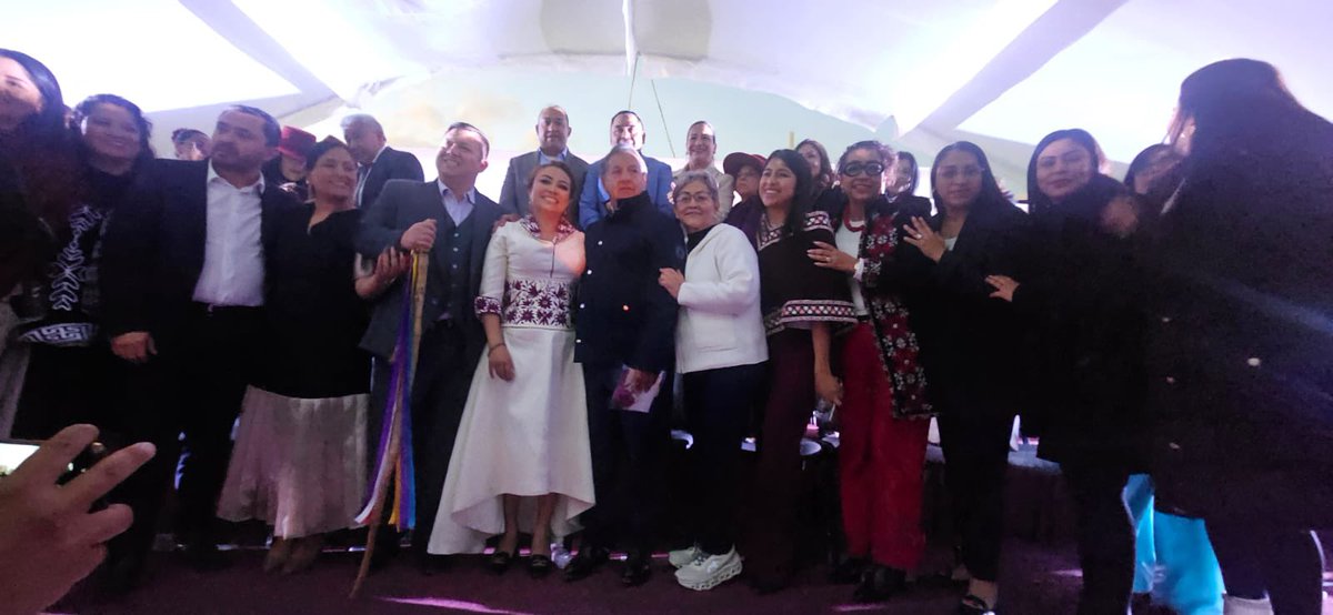 Auguro grandes resultados en la próxima gestión de <a href="/yosemendozanr/">Yoselin Mendoza</a>.  

Tuve el gusto de acompañarla en su toma de protesta como presidenta municipal de #NicolasRomero. 
Junto a ella estuvimos compañeros diputados y presidentes municipales deseándole el mayor de los éxitos.