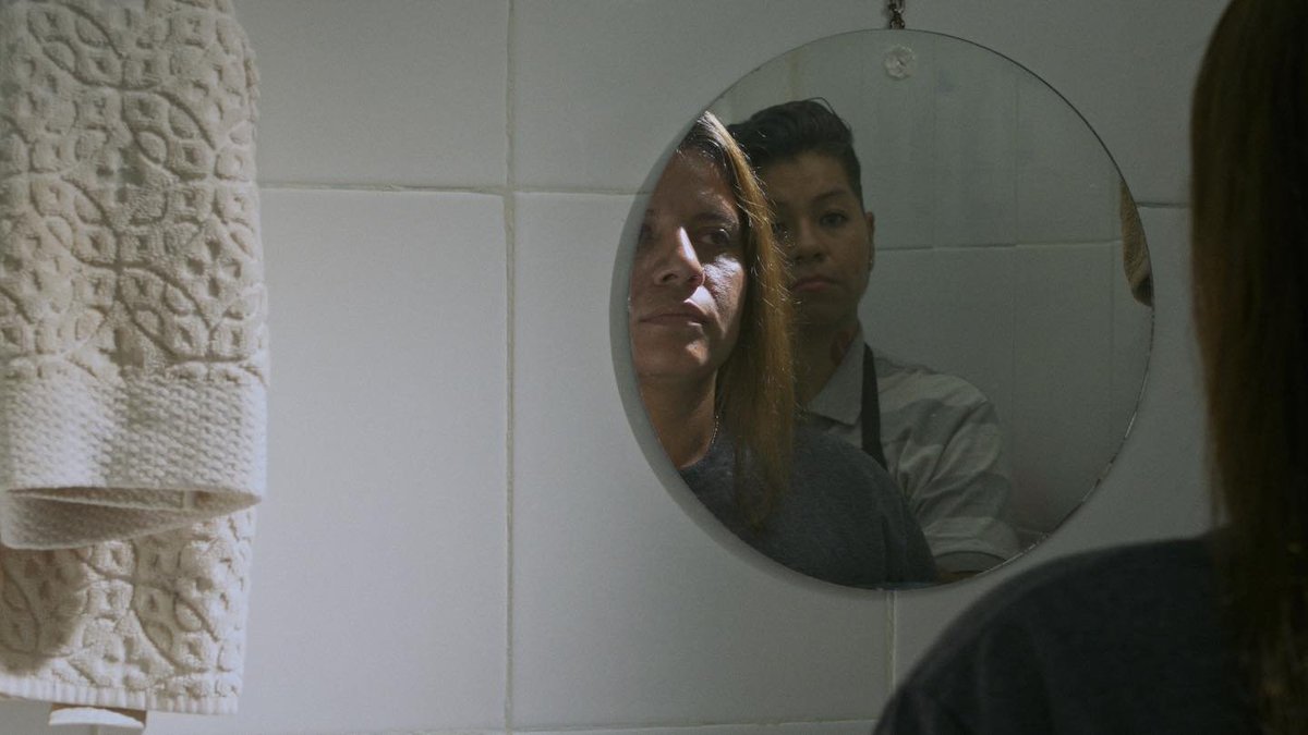En el Día Internacional de las Personas con Discapacidad, te recomendamos: "El silencio de mis manos", primer largometraje realizado en Lengua de Señas Mexicana, dirigida por Manuel Acuña.

🌟🎬 Mejor película, sección México Ópera 19° Festival <a href="/DocsMX/">DocsMX</a> 
➤bit.ly/3Kt1ZcX