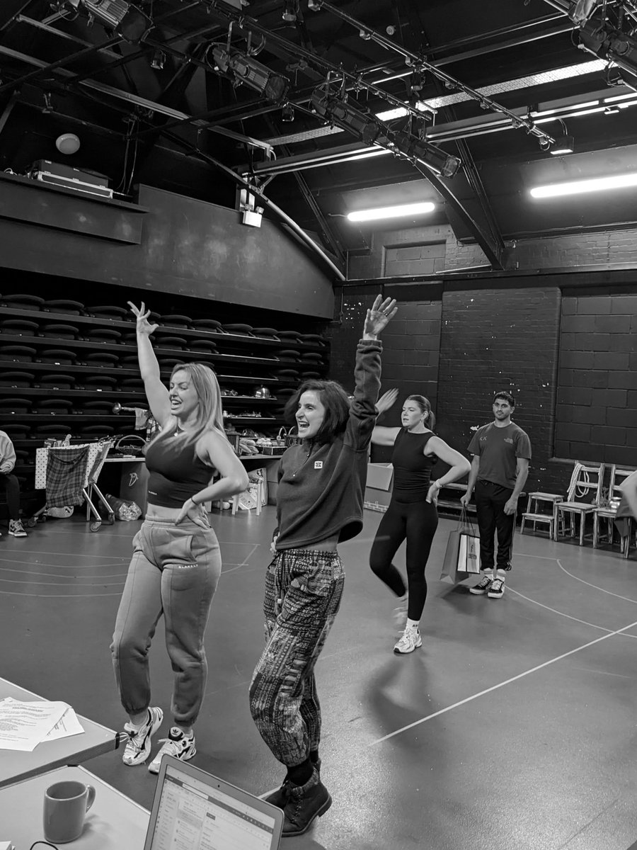 Thehexagon's tweet image. ...and as the Techs do their thing - the wonderful Panto cast have been hard at it in rehearsals.
What a show this will be!
Cinderella runs from Sat 7 Dec to Sun 5 Jan
Tickets Selling Fast....
⏰ whatsonreading.com/cinders

#rdgpanto
@RDGWhatsOn @EventsInReading @CheeselogsRdg